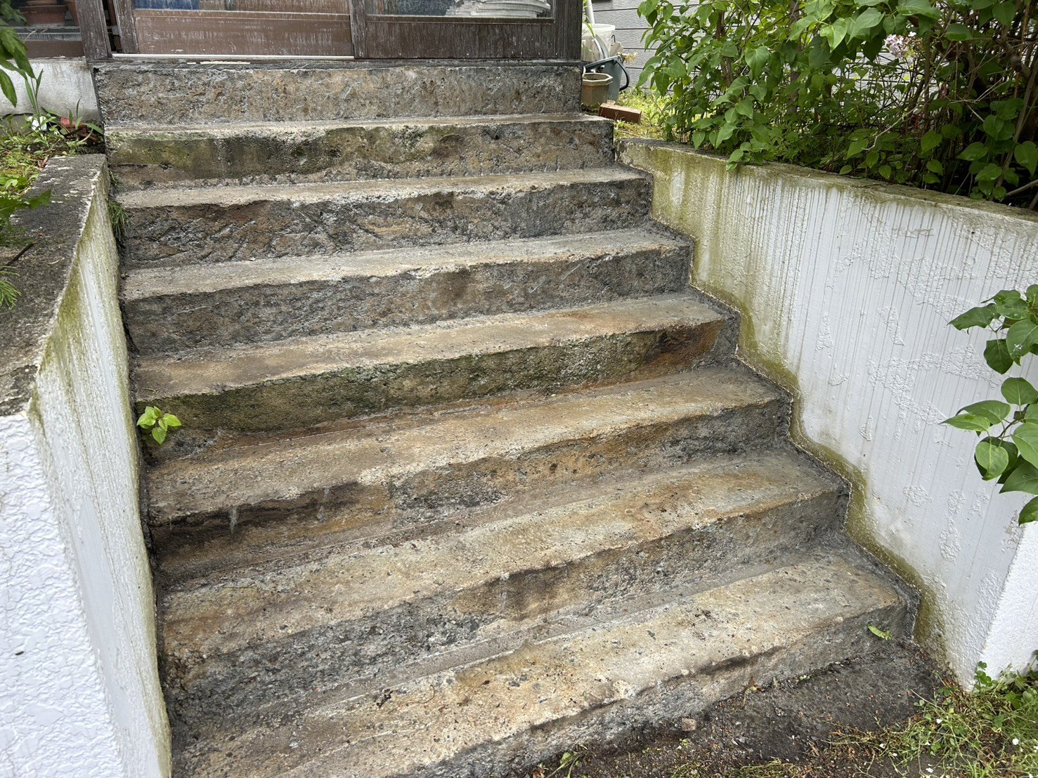 施工前の玄関階段